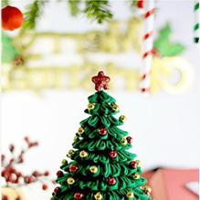 Krásny vianočný strom kanzashi zo saténových stuh