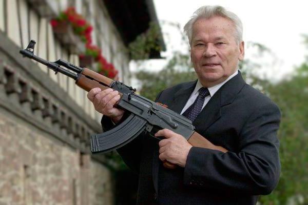 Biografia Kalashnikov Michail Timofeevich